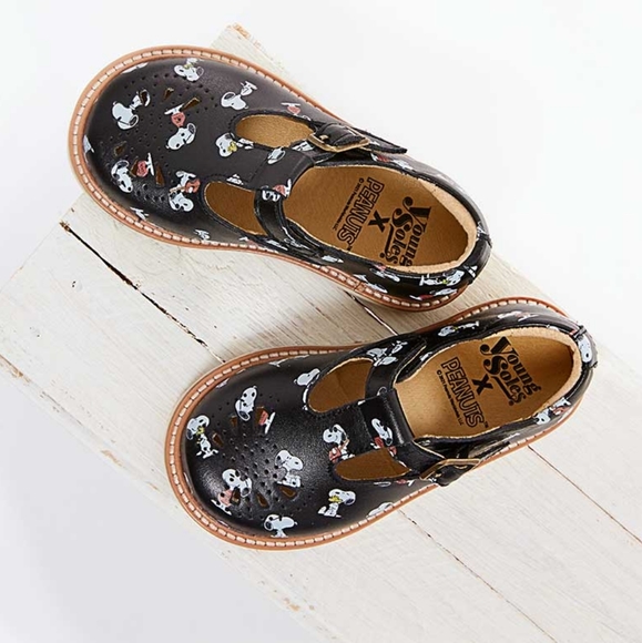 NWT Young Soles X PEANUTS ROSIE GIRLS' T-BAR SHOE SNOOPY PRINT CHESTNUT - Picture 1 of 16